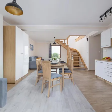 Salwatorianska Mountain View By Renters Apartment