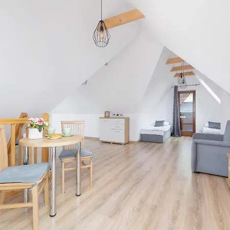 Salwatorianska Mountain View By Renters Apartment
